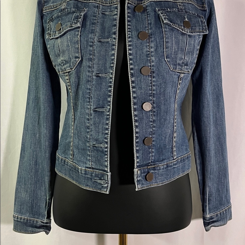 Kut from the Kloth Medium Wash Classic Button Front Cropped Denim Jacket - Picture 7 of 16